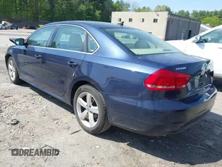 2013 Volkswagen Passat SE z VIN 1VWBN7A36DC047286, wystawiony jako IAAI lot #42243855 z przebiegiem 65 386 mil mil oraz . Historia ofert i sprzedaży dostępna na DreamBid. Obrazek 3.
