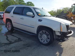2010 Cadillac Escalade Luxury z VIN 1GYUKBEF6AR122941, wystawiony jako IAAI lot #42081463 z przebiegiem 172 876 mil mil oraz . Historia ofert i sprzedaży dostępna na DreamBid. Obrazek 1.