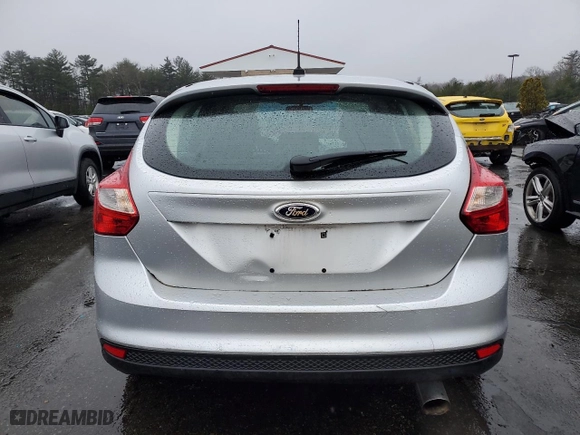 2012 Ford Focus SE with VIN 1FAHP3K26CL371705, listed as a Copart auction lot 48136685 with 139,245 mi miles and Salvage Title. Bid and sale history available at carsss.com. Image 6.