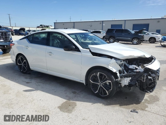2023 Nissan Altima SR z VIN 1N4BL4CV9PN389352, wystawiony jako Copart lot #49102345 z przebiegiem 42 227 mil mil oraz Czysty tytuł • Clean title. Historia ofert i sprzedaży dostępna na DreamBid. Obrazek 4.