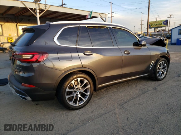 2021 BMW X5 sDrive40i with VIN 5UXCR4C01M9F30552, listed as a Copart auction lot 41111993 with Not Provided miles. Bid and sale history available at carsss.com. Image 3.