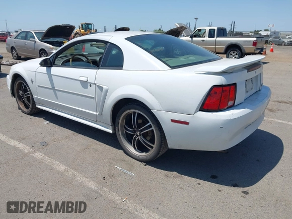 2002 Ford Mustang Standard z VIN 1FAFP40422F145109, wystawiony jako IAAI lot #42410131 z przebiegiem 200 734 mil mil oraz . Historia ofert i sprzedaży dostępna na DreamBid. Obrazek 3.
