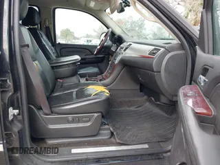 2008 Cadillac Escalade with VIN 1GYEC63888R129574, listed as a IAAI auction lot 41597502 with 274,518 mi miles. Bid and sale history available at carsss.com. Image 5.