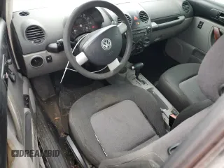 2005 Volkswagen New Beetle Coupe GL with VIN 3VWBK31C65M415399, listed as a Copart auction lot 81258974 with 182,918 mi miles and Salvage Title. Bid and sale history available at carsss.com. Image 8.