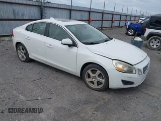 2012 Volvo S60 T5 z VIN YV1622FS5C2026329, wystawiony jako IAAI lot #42207916 z przebiegiem 261 889 mil mil oraz . Historia ofert i sprzedaży dostępna na DreamBid. Obrazek 1.