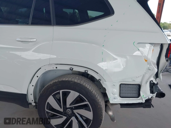 2024 Volkswagen Atlas SE z VIN 1V2JR2CA1RC616729, wystawiony jako IAAI lot #42049460 z przebiegiem 3 718 mil mil oraz . Historia ofert i sprzedaży dostępna na DreamBid. Obrazek 18.