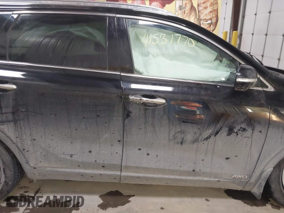 2019 Kia Sorento SX V6 with VIN 5XYPKDA55KG511727, listed as a IAAI auction lot 41531770 with 99,237 mi miles. Bid and sale history available at carsss.com. Image 14.