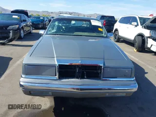 1991 Chrysler New Yorker z VIN 1C3XY66R2MD228813, wystawiony jako IAAI lot #42257734 z przebiegiem 45 786 mil mil oraz . Historia ofert i sprzedaży dostępna na DreamBid. Obrazek 13.
