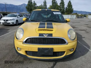 2009 MINI Hardtop S with VIN WMWMF73599TW87679, listed as a Copart auction lot 46863725 with 102,976 mi miles and Salvage title. Bid and sale history available at DreamBid. Image 5.