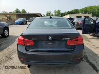 2018 BMW 3 Series 320i xDrive z VIN WBA8A3C50JA489629, wystawiony jako Copart lot #59535745 z przebiegiem 75 941 mil mil oraz Szkoda całkowita • Salvage title. Historia ofert i sprzedaży dostępna na DreamBid. Obrazek 6.
