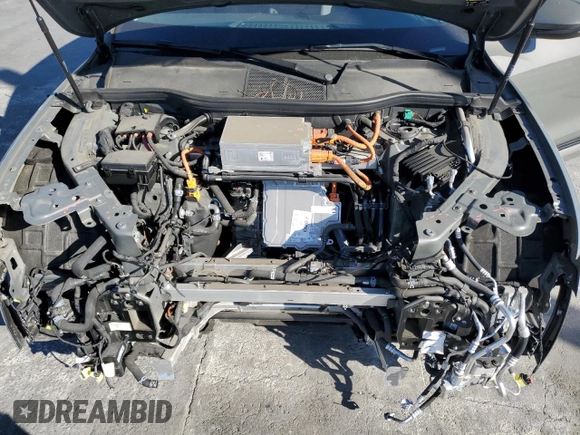 2024 Audi Q8 e-tron Premium z VIN WA14AAGE4RB012976, wystawiony jako Copart lot #46000915 z przebiegiem 42 333 mil mil oraz Szkoda całkowita • Salvage title. Historia ofert i sprzedaży dostępna na DreamBid. Obrazek 12.