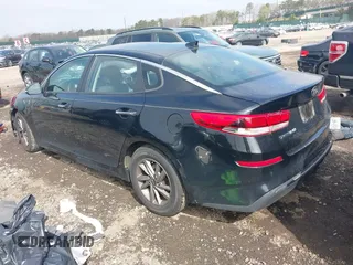 2020 Kia Optima LX z VIN 5XXGT4L31LG418136, wystawiony jako IAAI lot #42048290 z przebiegiem 62 810 mil mil oraz . Historia ofert i sprzedaży dostępna na DreamBid. Obrazek 3.