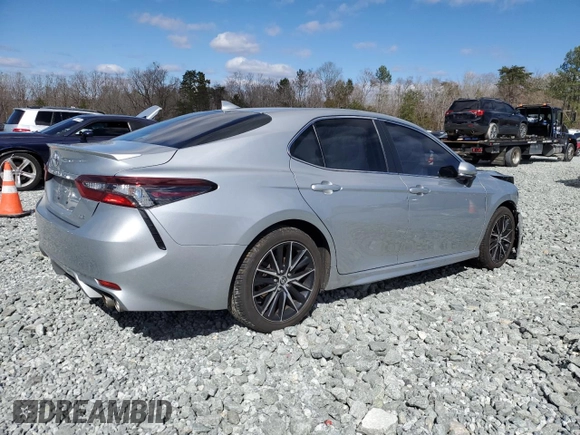 2022 Toyota Camry SE with VIN 4T1T11AK4NU049987, listed as a Copart auction lot 47935395 with 61,475 mi miles and Salvage Title. Bid and sale history available at carsss.com. Image 3.