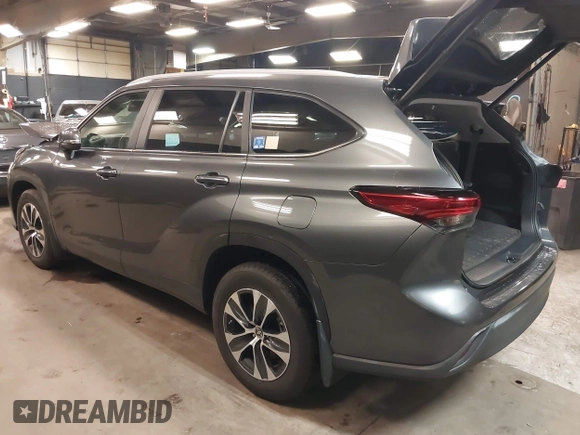 2023 Toyota Highlander L z VIN 5TDKDRBH2PS022528, wystawiony jako IAAI lot #42001557 z przebiegiem 29 527 mil mil oraz . Historia ofert i sprzedaży dostępna na DreamBid. Obrazek 3.