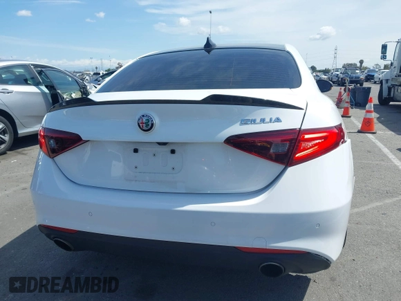 2019 Alfa Romeo Giulia z VIN ZARFAMAN4K7621122, wystawiony jako IAAI lot #41934779 z przebiegiem 57 246 mil mil oraz . Historia ofert i sprzedaży dostępna na DreamBid. Obrazek 16.