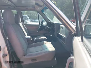 1996 Jeep Cherokee Sport z VIN 1J4FJ68S3TL226188, wystawiony jako IAAI lot #42460538 z przebiegiem 217 118 mil mil oraz . Historia ofert i sprzedaży dostępna na DreamBid. Obrazek 5.