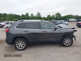 2016 Jeep Cherokee Altitude z VIN 1C4PJMCB6GW367931, wystawiony jako IAAI lot #42482796 z przebiegiem 87 178 mil mil oraz . Historia ofert i sprzedaży dostępna na DreamBid. Obrazek 14.