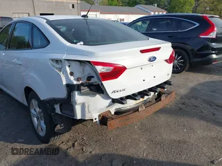 2013 Ford Focus SE z VIN 1FADP3F29DL239824, wystawiony jako IAAI lot #42219875 z przebiegiem 86 699 mil mil oraz . Historia ofert i sprzedaży dostępna na DreamBid. Obrazek 6.