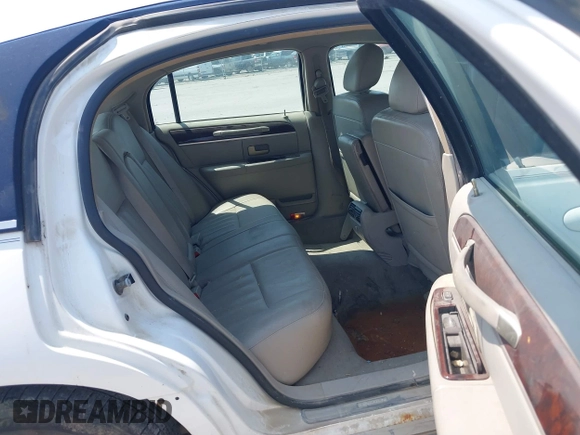 2006 Lincoln Town Car Signature с VIN 1LNHM81W46Y634376, выставлен на аукционе IAAI как лот 42442418 с пробегом 211 275 миль миль и . История ставок и продаж доступна на DreamBid. Изображение 8.