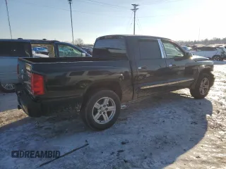 2008 Dodge Dakota SXT z VIN 1D7HW38K28S580141, wystawiony jako Copart lot #42158265 z przebiegiem 239 953 mil mil oraz Szkoda całkowita • Salvage title. Historia ofert i sprzedaży dostępna na DreamBid. Obrazek 3.