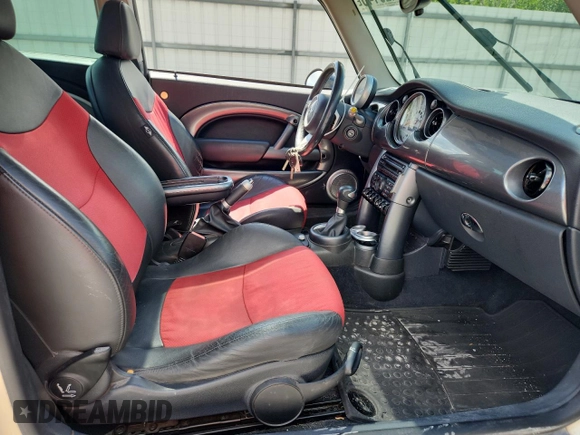 2006 MINI Hardtop S with VIN WMWRE33556TJ38543, listed as a Copart auction lot 62420145 with 105,656 mi miles and Salvage title. Bid and sale history available at DreamBid. Image 7.