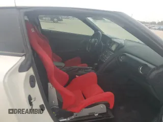 2015 Nissan GT-R Premium z VIN JN1AR5EF5FM281737, wystawiony jako Copart lot #80119804 z przebiegiem 50 726 mil mil oraz Szkody całkowita. Historia ofert i sprzedaży dostępna na DreamBid. Obrazek 10.