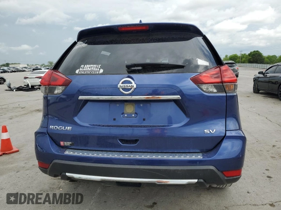 2017 Nissan Rogue SV z VIN JN8AT2MT6HW142006, wystawiony jako Copart lot #54361505 z przebiegiem 67 541 mil mil oraz Szkody całkowita. Historia ofert i sprzedaży dostępna na DreamBid. Obrazek 6.