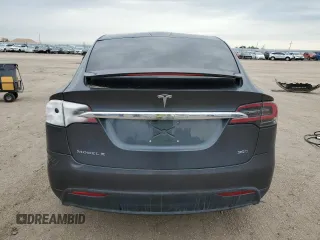 2016 Tesla Model X 70D z VIN 5YJXCAE29GF006512, wystawiony jako Copart lot #57517885 z przebiegiem Nie podano mil oraz Szkoda całkowita • Salvage title. Historia ofert i sprzedaży dostępna na DreamBid. Obrazek 6.