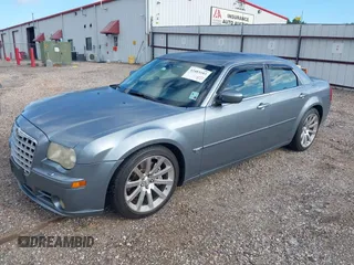 2006 Chrysler 300 C SRT-8 z VIN 2C3LA73W66H523504, wystawiony jako IAAI lot #42483103 z przebiegiem 61 560 mil mil oraz . Historia ofert i sprzedaży dostępna na DreamBid. Obrazek 2.