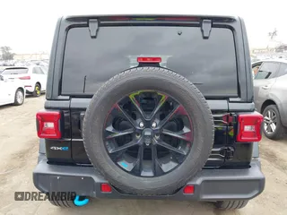 2023 Jeep Wrangler Sahara z VIN 1C4JJXP6XPW556327, wystawiony jako IAAI lot #41784532 z przebiegiem 39 918 mil mil oraz . Historia ofert i sprzedaży dostępna na DreamBid. Obrazek 16.