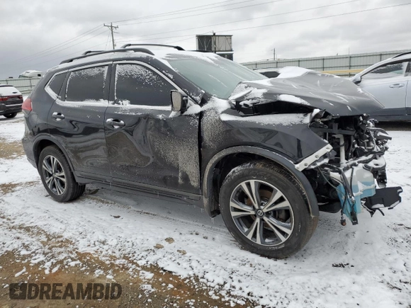 2017 Nissan Rogue SL z VIN 5N1AT2MV9HC798355, wystawiony jako Copart lot #46107415 z przebiegiem 101 683 mil mil oraz Szkoda całkowita • Salvage title. Historia ofert i sprzedaży dostępna na DreamBid. Obrazek 4.