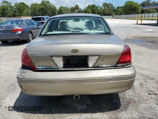 2006 Ford Crown Victoria LX z VIN 2FAFP74V56X126245, wystawiony jako Copart lot #56598055 z przebiegiem 91 400 mil mil oraz Szkody całkowita. Historia ofert i sprzedaży dostępna na DreamBid. Obrazek 6.