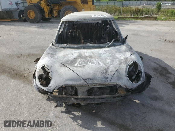 2008 MINI Hardtop with VIN WMWMF33538TU68160, listed as a Copart auction lot 61145425 with Not provided miles and Non repairable. Bid and sale history available at DreamBid. Image 5.