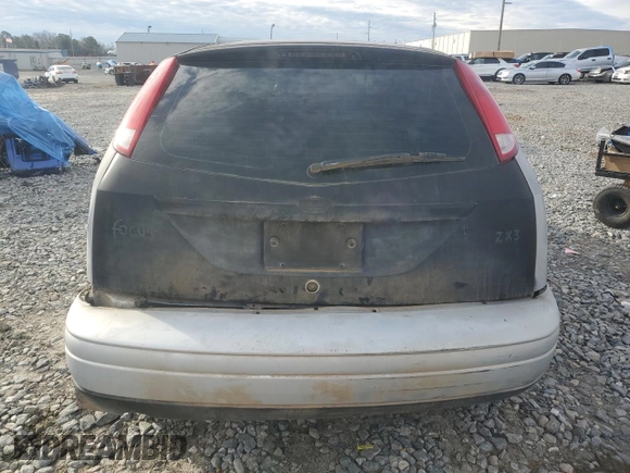 2000 Ford Focus ZX3 with VIN 3FAFP3132YR186996, listed as a Copart auction lot 41796565 with 185,283 mi miles and Salvage Title. Bid and sale history available at carsss.com. Image 6.