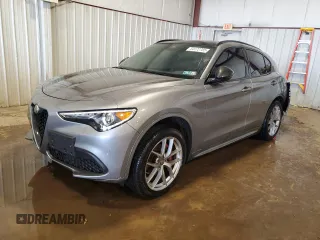 2020 Alfa Romeo Stelvio Ti z VIN ZASPAKBN9L7C75997, wystawiony jako Copart lot #54172785 z przebiegiem 68 268 mil mil oraz Szkody całkowita. Historia ofert i sprzedaży dostępna na DreamBid. Obrazek 1.