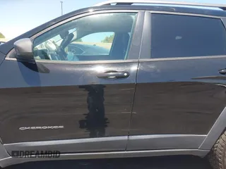 2019 Jeep Cherokee Trailhawk with VIN 1C4PJMBXXKD433284, listed as a IAAI auction lot 42020051 with 57,089 mi miles and . Bid and sale history available at DreamBid. Image 15.