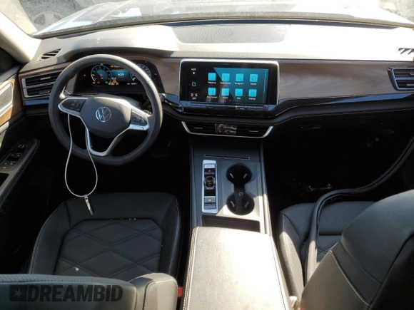 2024 Volkswagen Atlas SE with VIN 1V2LR2CA7RC508706, listed as a Copart auction lot 48055535 with 26,101 mi miles and Salvage title. Bid and sale history available at DreamBid. Image 8.