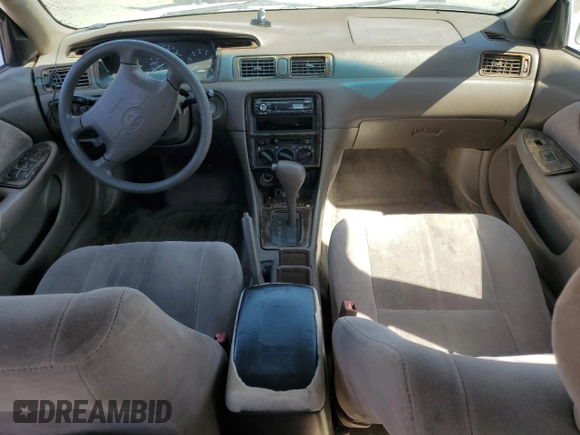 1998 Toyota Camry LE z VIN JT2BF28K3W0115122, wystawiony jako Copart lot #52645095 z przebiegiem 361 549 mil mil oraz Szkoda całkowita • Salvage title. Historia ofert i sprzedaży dostępna na DreamBid. Obrazek 8.