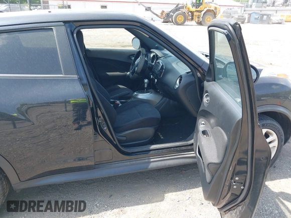 2013 Nissan Juke SL z VIN JN8AF5MV0DT214386, wystawiony jako IAAI lot #42521301 z przebiegiem 145 893 mil mil oraz . Historia ofert i sprzedaży dostępna na DreamBid. Obrazek 5.