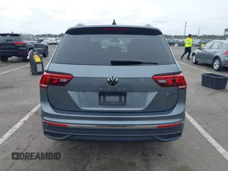 2022 Volkswagen Tiguan S with VIN 3VV0B7AX1NM042942, listed as a IAAI auction lot 41715996 with 30,390 mi miles. Bid and sale history available at carsss.com. Image 16.
