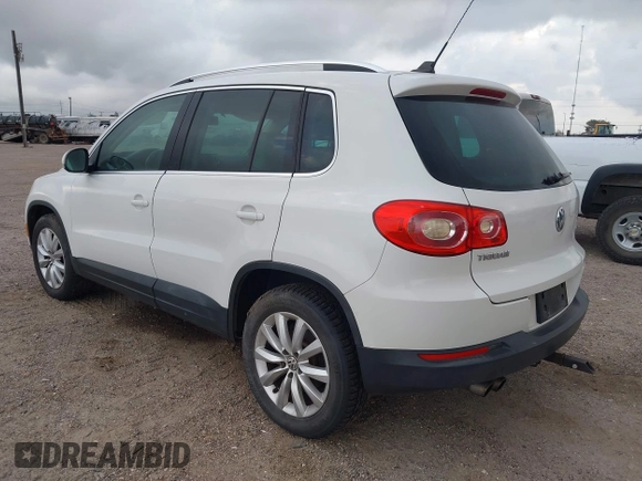 2011 Volkswagen Tiguan SEL w/Premium Navi с VIN WVGAV7AX8BW555798, выставлен на аукционе IAAI как лот 42327196 с пробегом 184 315 миль миль и . История ставок и продаж доступна на DreamBid. Изображение 3.