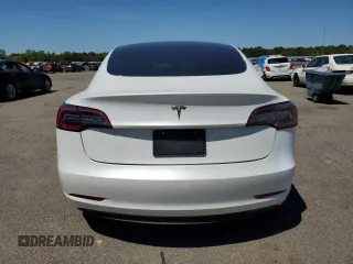 2021 Tesla Model 3 Standard Range Plus z VIN 5YJ3E1EA3MF027335, wystawiony jako Copart lot #58379945 z przebiegiem 43 887 mil mil oraz Szkoda całkowita • Salvage title. Historia ofert i sprzedaży dostępna na DreamBid. Obrazek 6.
