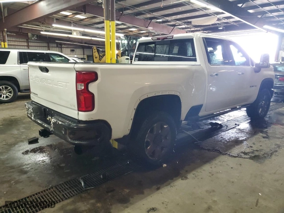 2023 Chevrolet Silverado 3500HD LTZ with VIN 1GC4YUEY6PF226549, listed as a Copart auction lot 62710294 with 32,828 mi miles and Salvage Title. Bid and sale history available at carsss.com. Image 3.