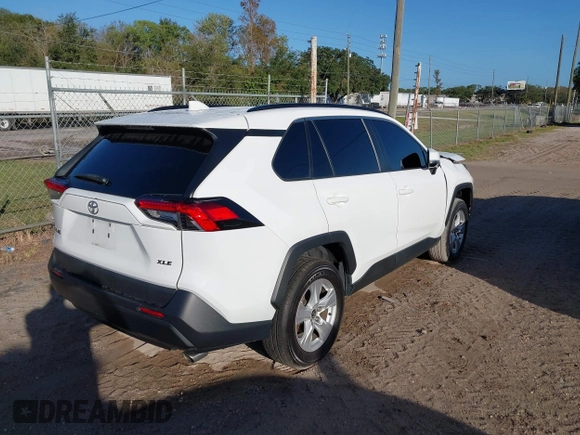 2021 Toyota RAV4 XLE with VIN 2T3W1RFV9MW166971, listed as a IAAI auction lot 40719843 with 43,178 mi miles. Bid and sale history available at carsss.com. Image 4.