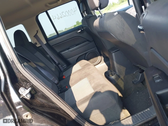 2016 Jeep Patriot Latitude with VIN 1C4NJRFB6GD782341, listed as a IAAI auction lot 40002664 with 83,054 mi miles. Bid and sale history available at carsss.com. Image 8.