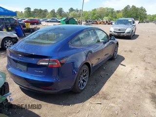 2022 Tesla Model 3 Long Range z VIN 5YJ3E1EB7NF180049, wystawiony jako IAAI lot #42188963 z przebiegiem 18 604 mil mil oraz . Historia ofert i sprzedaży dostępna na DreamBid. Obrazek 4.