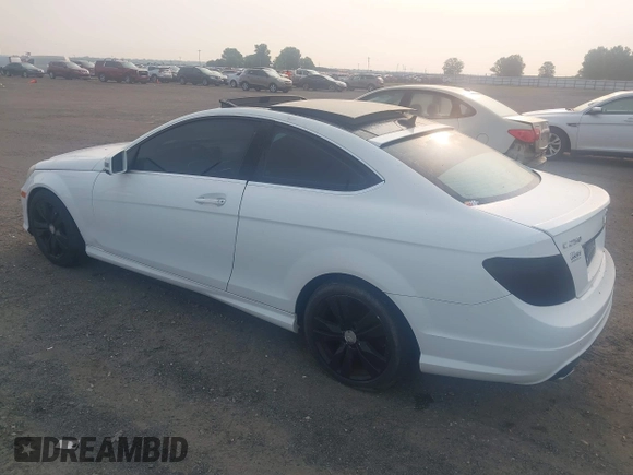 2014 Mercedes-Benz C 250 с VIN WDDGJ4HB5EG210168, выставлен на аукционе IAAI как лот 42379990 с пробегом 139 270 миль миль и . История ставок и продаж доступна на DreamBid. Изображение 3.
