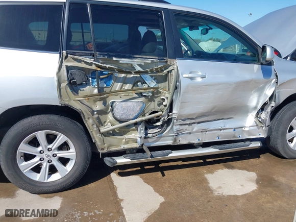 2011 Toyota Highlander with VIN 5TDZK3EH3BS041465, listed as a IAAI auction lot 41709017 with 183,674 mi miles. Bid and sale history available at carsss.com. Image 6.