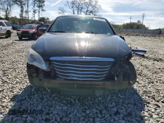 2014 Chrysler 200 LX with VIN 1C3CCBAB2EN206063, listed as a Copart auction lot 43357875 with 139,951 mi miles and Salvage Title. Bid and sale history available at DreamBid. Image 5.