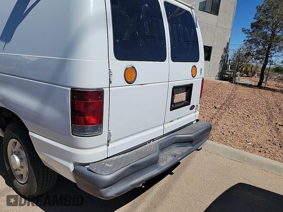 2007 Ford Econoline Cargo Commercial z VIN 1FTNE24LX7DA66517, wystawiony jako IAAI lot #42566208 z przebiegiem 125 518 mil mil oraz . Historia ofert i sprzedaży dostępna na DreamBid. Obrazek 5.